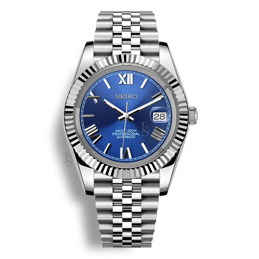 Montre Seiko Mod Datejust Chiffres Romains avec cadran bleu, affichage de la date, bracelet jubilé et boîtier en acier inoxydable équipée du mouvement automatique Seiko NH35