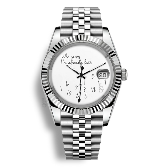Montre Seiko Mod Datejust Who Cares I’m Already Late avec cadran aux inscriptions noires et trotteuse éclair noir, mouvement automatique Seiko NH35