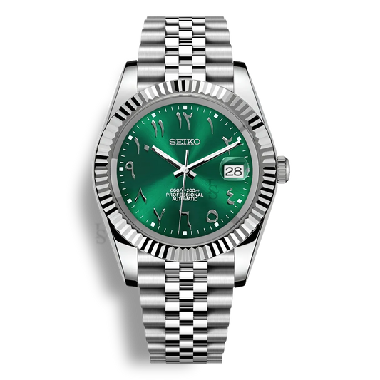 Montre Seiko Mod Arabic Dial Professionnal Verte équipée du mouvement automatique Seiko NH35 avec un cadran vert brillant à chiffres arabes et bracelet et boitier en acier inoxydable
