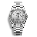Montre SeikoMod Day Date cadran couleur argent affichant le nom du jour avec bracelet président en acier et mouvement automatique miyota 8285