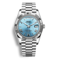 Montre SeikoMod Day Date cadran couleur bleu ciel affichant le nom du jour avec bracelet président en acier et mouvement automatique miyota 8285